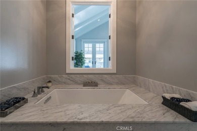 Nestled in the heart of Balboa Island, 217 Coral Avenue invites - photo 27
