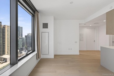 The best priced 2-bedroom, 2-bathroom in Skyline Tower - Queens' - photo 4