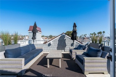 Nestled in the heart of Balboa Island, 217 Coral Avenue invites - photo 35