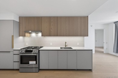The best priced 2-bedroom, 2-bathroom in Skyline Tower - Queens' - photo 6