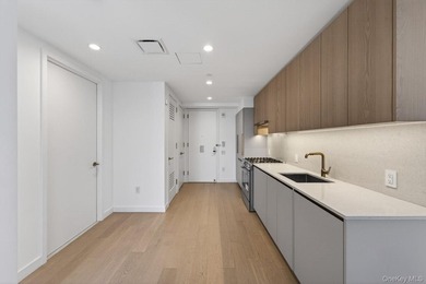 The best priced 2-bedroom, 2-bathroom in Skyline Tower - Queens' - photo 8