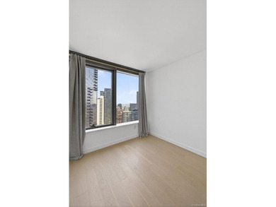 The best priced 2-bedroom, 2-bathroom in Skyline Tower - Queens' - photo 9
