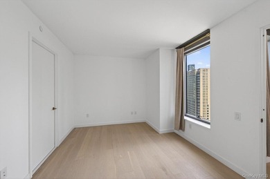 The best priced 2-bedroom, 2-bathroom in Skyline Tower - Queens' - photo 10