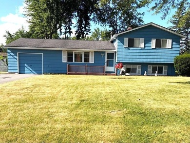 Well maintained, split-level ranch in great neighborhood. Step - photo 1