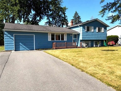 Well maintained, split-level ranch in great neighborhood. Step - photo 2