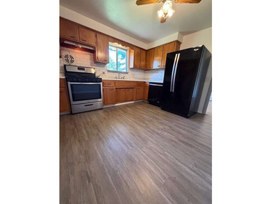 Well maintained, split-level ranch in great neighborhood. Step - photo 6