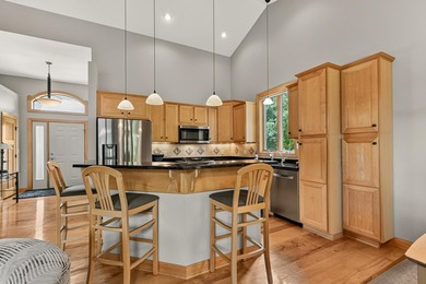 Welcome home to this beautifully designed walkout ranch offering - photo 2
