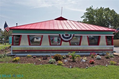 This standalone restaurant offers prime visibility with