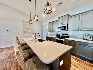 Sellers are offering a 1-year home warranty for added peace of - photo 3