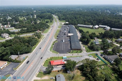 This standalone restaurant offers prime visibility with