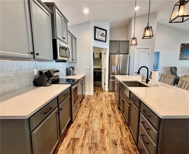 Sellers are offering a 1-year home warranty for added peace of - photo 4