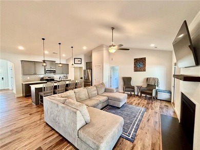 Sellers are offering a 1-year home warranty for added peace of - photo 8