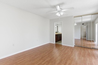 Welcome to this charming 2-bedroom, 2.5-bathroom updated - photo 32