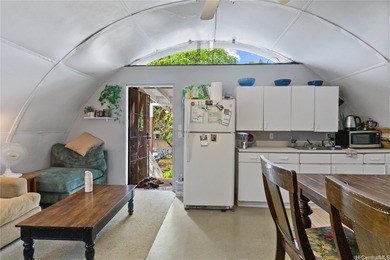 Fabulous opportunity to own a large lot property in Manoa! Keep - photo 9