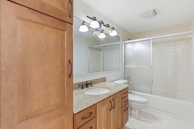 Welcome to this charming 2-bedroom, 2.5-bathroom updated - photo 40