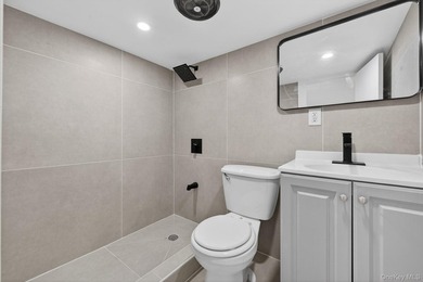 Space, style & modern luxury come together at 145-03-123rd - photo 10