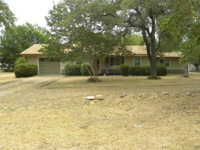 2 bedroom 1 bath home in a quiet neighborhood close to Lake - Lake Home For Sale in Clifton, Texas