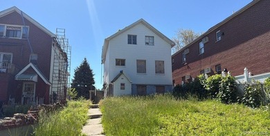 Free-standing 2-unit dwelling on an oversized parcel with - photo 1