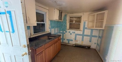 Free-standing 2-unit dwelling on an oversized parcel with - photo 2