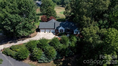 Timeless Southern charm meets golf course living in this - photo 3
