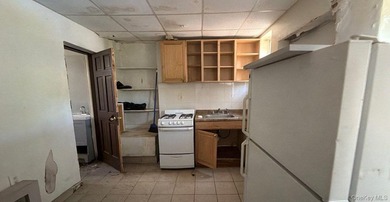 Free-standing 2-unit dwelling on an oversized parcel with - photo 10