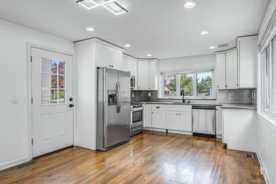 Move right into this beautifully updated home in the heart of - photo 3