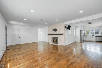 Move right into this beautifully updated home in the heart of - photo 4