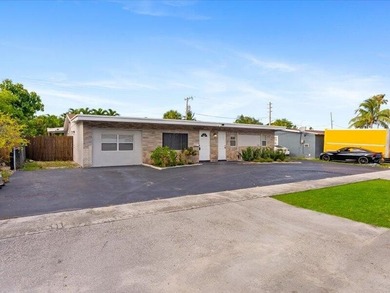 HUGE POOL HOUSE!!!! GREAT OPPORTUNITY!!!! This house has 5 - photo 1