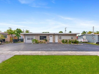 HUGE POOL HOUSE!!!! GREAT OPPORTUNITY!!!! This house has 5 - photo 3