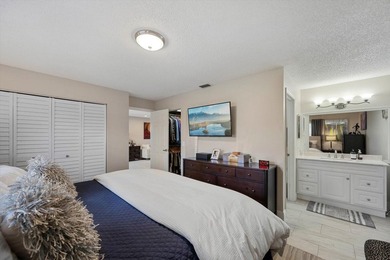 Newly renovated top-floor corner condo with water views, extra - photo 14