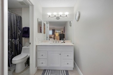 Newly renovated top-floor corner condo with water views, extra - photo 15