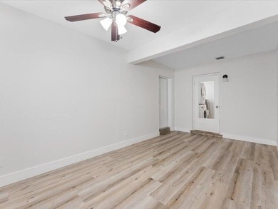 HUGE POOL HOUSE!!!! GREAT OPPORTUNITY!!!! This house has 5 - photo 6