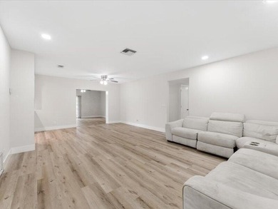 HUGE POOL HOUSE!!!! GREAT OPPORTUNITY!!!! This house has 5 - photo 8