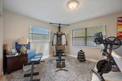 Newly renovated top-floor corner condo with water views, extra - photo 18