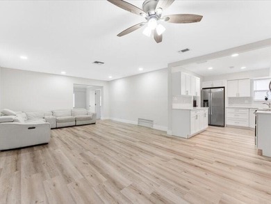 HUGE POOL HOUSE!!!! GREAT OPPORTUNITY!!!! This house has 5 - photo 10