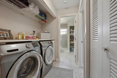 Newly renovated top-floor corner condo with water views, extra - photo 24