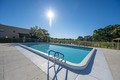 Newly renovated top-floor corner condo with water views, extra - photo 32