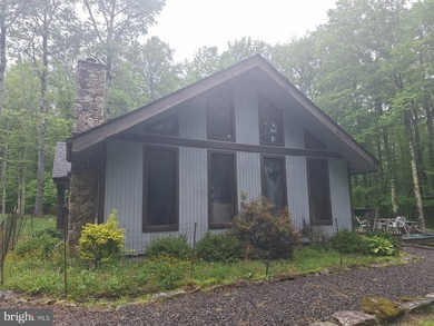 This gem in the Timberline community on 6.27 acres is your next - photo 2