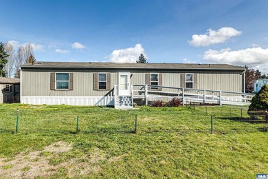 Enjoy the mountain views from this easy-living 2015 single-wide - photo 5