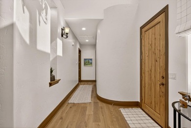 Welcome to this beautifully maintained 3-bedroom, 3-bathroom - photo 7
