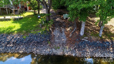 Welcome to this 4-bedroom, 3-bathroom waterfront retreat on the - photo 30