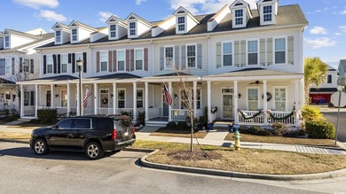 Beautiful townhome with GARAGE in the heart of Market Common - photo 2