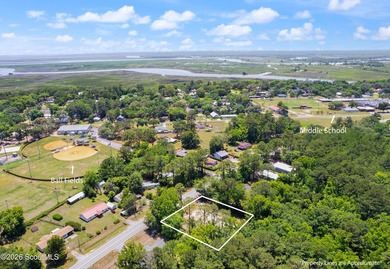 Located in the heart of historic Darien, 806 Ridge Road presents - photo 3