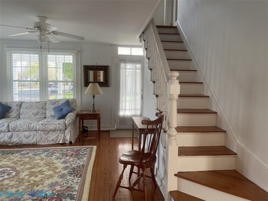 Charming, bright cottage home located on historic *Cottage Row* - photo 8
