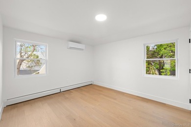 Space, style & modern luxury come together at 240-05-147th - photo 9