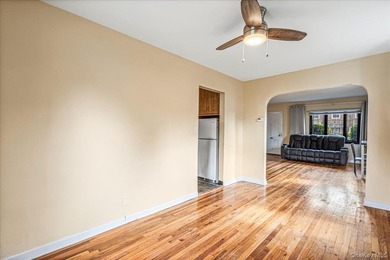 Welcome to this well-maintained semi-detached home in the heart - photo 8