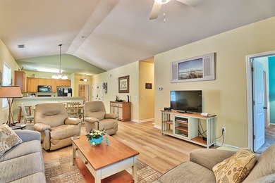 TRANSFERABLE GOLF MEMBERSHIP!! The unit is a 3-bedroom, 2 bath - photo 12