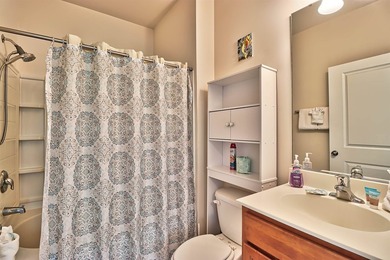 TRANSFERABLE GOLF MEMBERSHIP!! The unit is a 3-bedroom, 2 bath - photo 16