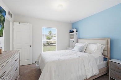 Located in a non-flood zone and offering move-in ready condition - photo 27