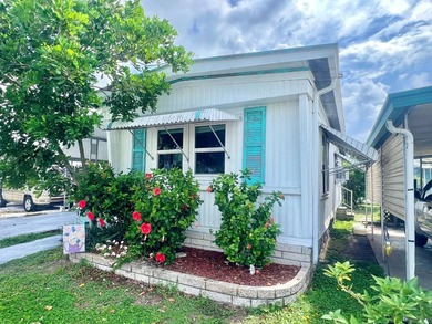 Welcome home to your very own 2 bedroom, 1 bath waterfront - photo 3